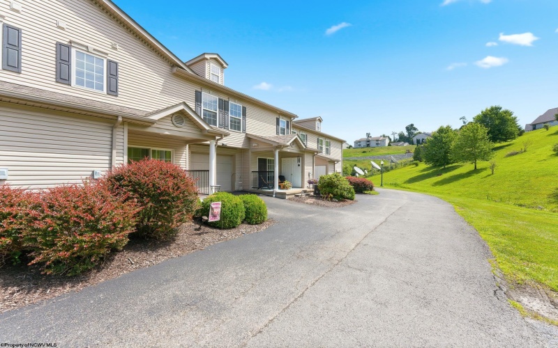 78 Barrington Court, Bridgeport, West Virginia 26330, 3 Bedrooms Bedrooms, 5 Rooms Rooms,2 BathroomsBathrooms,Single Family Attached,For Sale,Barrington,10165531