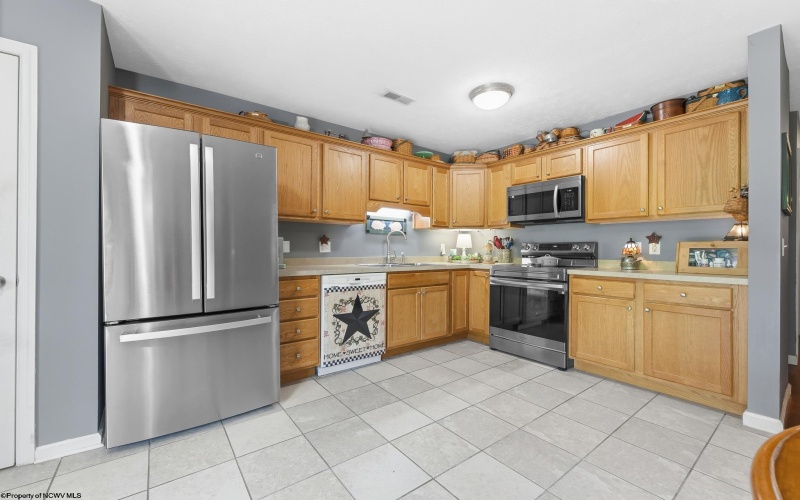 78 Barrington Court, Bridgeport, West Virginia 26330, 3 Bedrooms Bedrooms, 5 Rooms Rooms,2 BathroomsBathrooms,Single Family Attached,For Sale,Barrington,10165531