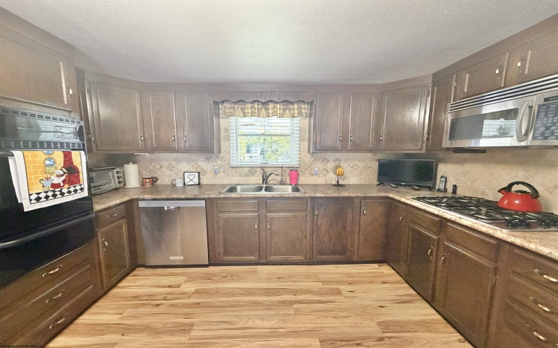 573 Rosemont School Road, Rosemont, West Virginia 26424, 4 Bedrooms Bedrooms, 9 Rooms Rooms,2 BathroomsBathrooms,Single Family Detached,For Sale,Rosemont School,10165532