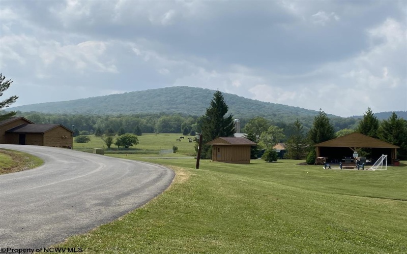 431 Deerfield Circle, Davis, West Virginia 26260-0000, 3 Bedrooms Bedrooms, 8 Rooms Rooms,3 BathroomsBathrooms,Single Family Attached,For Sale,Deerfield,10165554