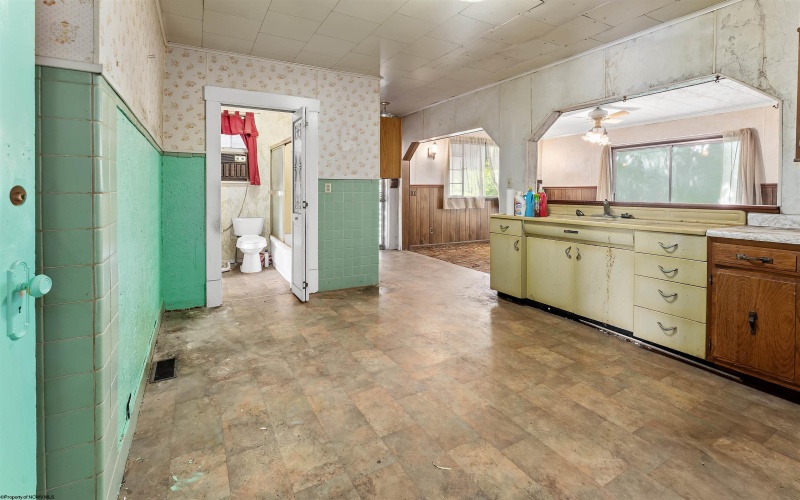 213 McLane Avenue, Morgantown, West Virginia 26505, ,Multi-unit/income,For Sale,McLane,10165549