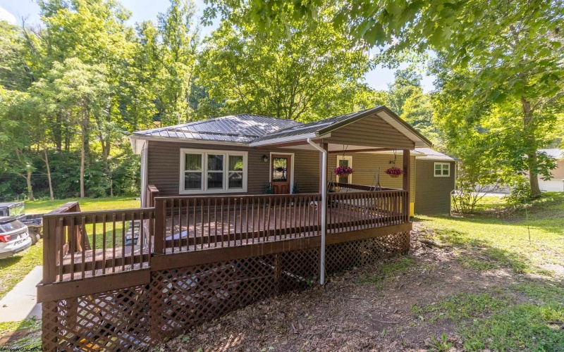 1726 Davisson Run Road, Clarksburg, West Virginia 26301, 4 Bedrooms Bedrooms, 9 Rooms Rooms,2 BathroomsBathrooms,Single Family Detached,For Sale,Davisson Run,10165535