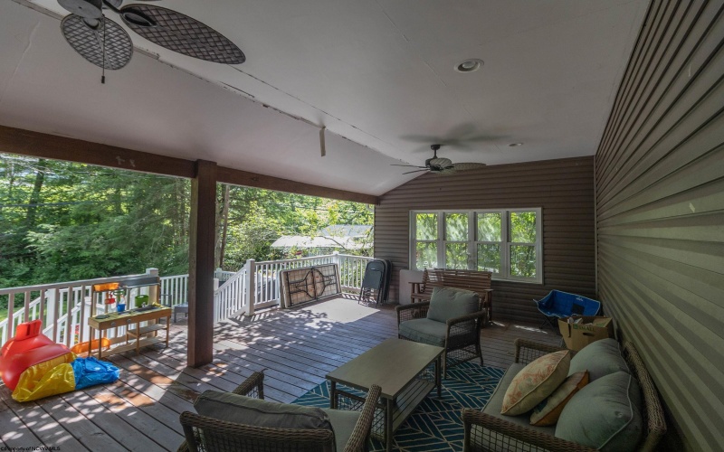 1726 Davisson Run Road, Clarksburg, West Virginia 26301, 4 Bedrooms Bedrooms, 9 Rooms Rooms,2 BathroomsBathrooms,Single Family Detached,For Sale,Davisson Run,10165535