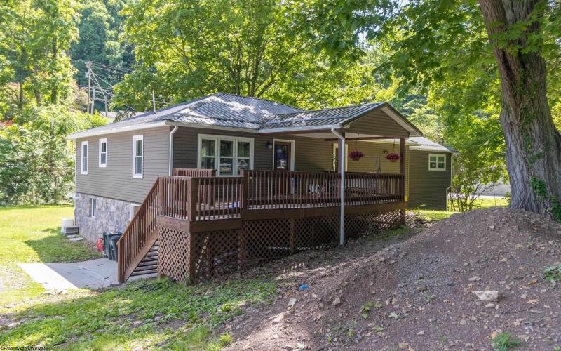 1726 Davisson Run Road, Clarksburg, West Virginia 26301, 4 Bedrooms Bedrooms, 9 Rooms Rooms,2 BathroomsBathrooms,Single Family Detached,For Sale,Davisson Run,10165535