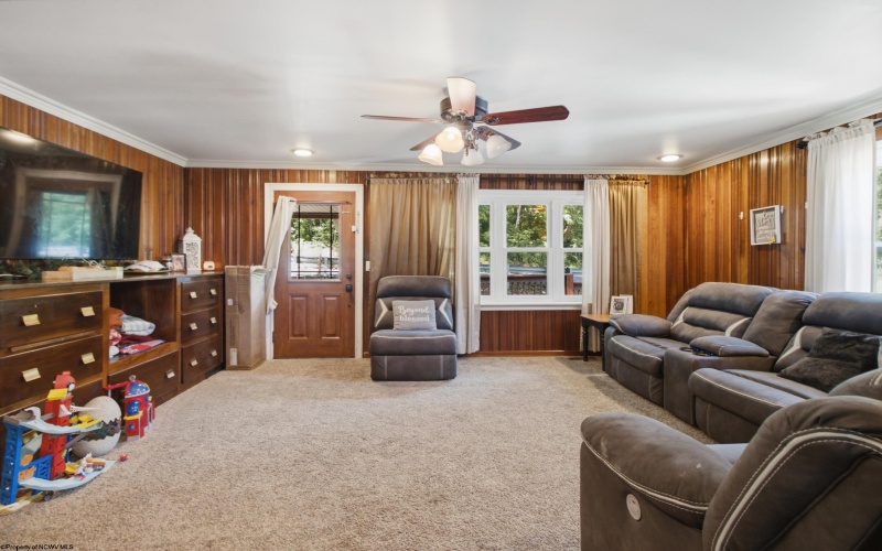 1726 Davisson Run Road, Clarksburg, West Virginia 26301, 4 Bedrooms Bedrooms, 9 Rooms Rooms,2 BathroomsBathrooms,Single Family Detached,For Sale,Davisson Run,10165535