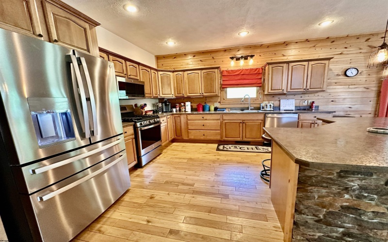674 Lakeview Drive, Horner, West Virginia 26372, 4 Bedrooms Bedrooms, 9 Rooms Rooms,3 BathroomsBathrooms,Single Family Detached,For Sale,Lakeview,10165541