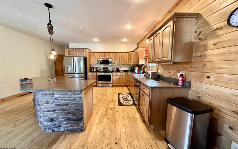 674 Lakeview Drive, Horner, West Virginia 26372, 4 Bedrooms Bedrooms, 9 Rooms Rooms,3 BathroomsBathrooms,Single Family Detached,For Sale,Lakeview,10165541