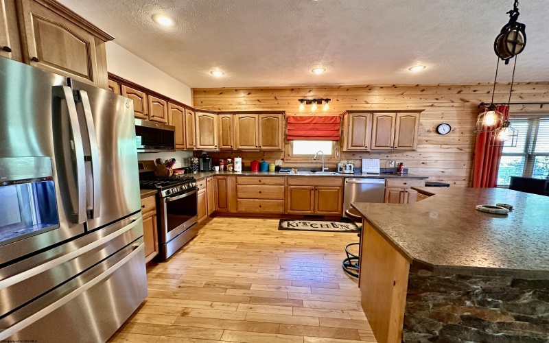 674 Lakeview Drive, Horner, West Virginia 26372, 4 Bedrooms Bedrooms, 9 Rooms Rooms,3 BathroomsBathrooms,Single Family Detached,For Sale,Lakeview,10165541