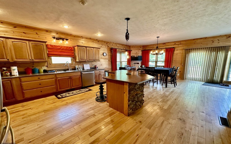 674 Lakeview Drive, Horner, West Virginia 26372, 4 Bedrooms Bedrooms, 9 Rooms Rooms,3 BathroomsBathrooms,Single Family Detached,For Sale,Lakeview,10165541