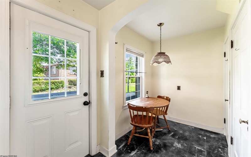 260 High Street, Morgantown, West Virginia 26505, 3 Bedrooms Bedrooms, 8 Rooms Rooms,1 BathroomBathrooms,Single Family Detached,For Sale,High,10165547