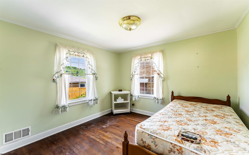 260 High Street, Morgantown, West Virginia 26505, 3 Bedrooms Bedrooms, 8 Rooms Rooms,1 BathroomBathrooms,Single Family Detached,For Sale,High,10165547