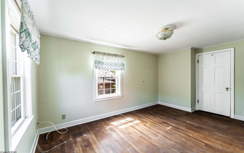 260 High Street, Morgantown, West Virginia 26505, 3 Bedrooms Bedrooms, 8 Rooms Rooms,1 BathroomBathrooms,Single Family Detached,For Sale,High,10165547