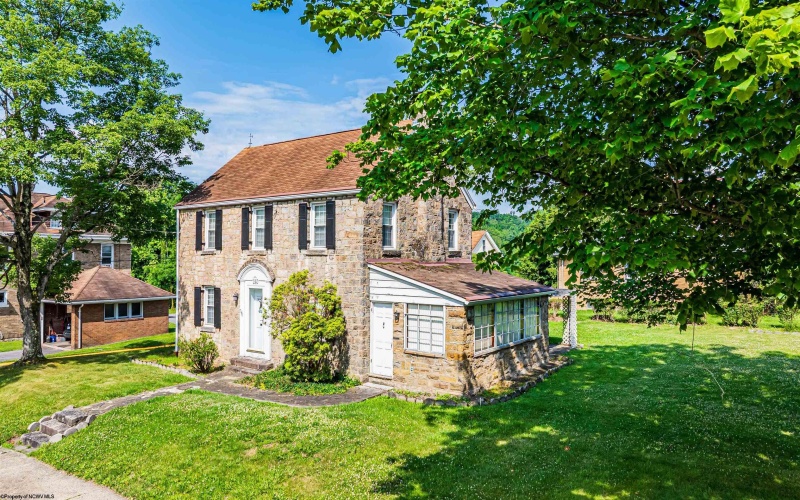 260 High Street, Morgantown, West Virginia 26505, 3 Bedrooms Bedrooms, 8 Rooms Rooms,1 BathroomBathrooms,Single Family Detached,For Sale,High,10165547