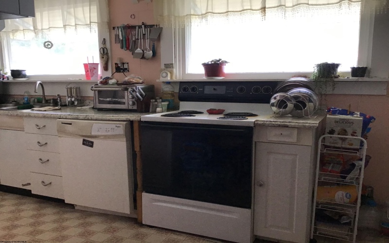 19 Pinnell Street, Buckhannon, West Virginia 26201, 2 Bedrooms Bedrooms, 5 Rooms Rooms,1 BathroomBathrooms,Single Family Detached,For Sale,Pinnell,10165548