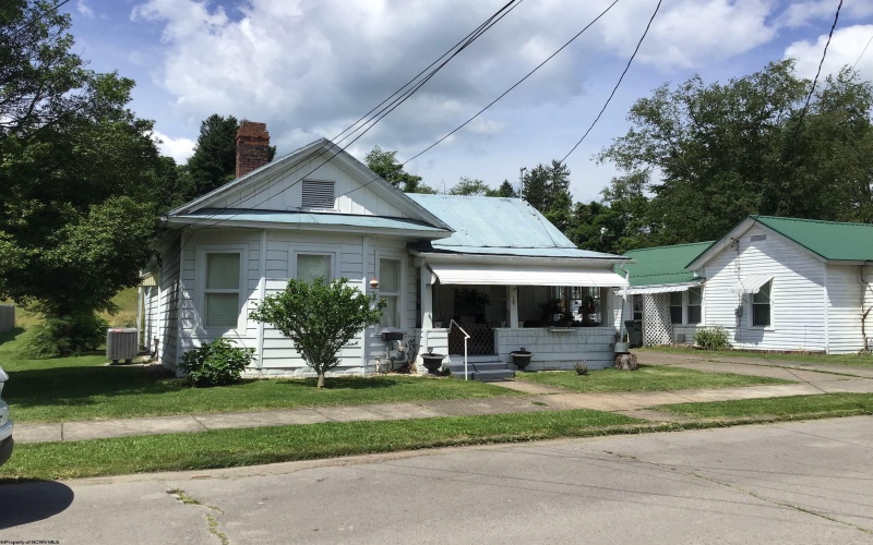 19 Pinnell Street, Buckhannon, West Virginia 26201, 2 Bedrooms Bedrooms, 5 Rooms Rooms,1 BathroomBathrooms,Single Family Detached,For Sale,Pinnell,10165548