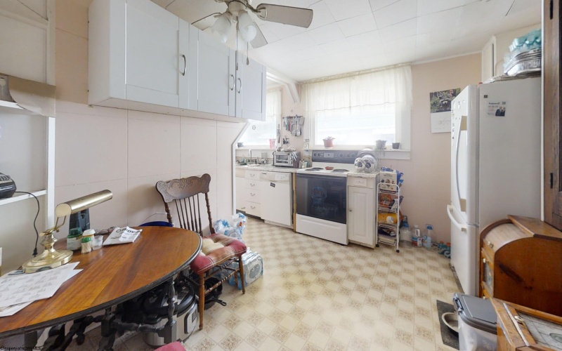 19 Pinnell Street, Buckhannon, West Virginia 26201, 2 Bedrooms Bedrooms, 5 Rooms Rooms,1 BathroomBathrooms,Single Family Detached,For Sale,Pinnell,10165548