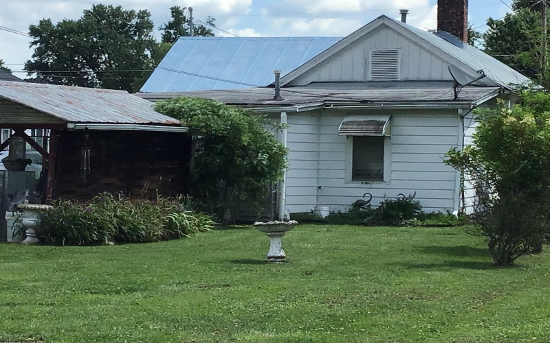 19 Pinnell Street, Buckhannon, West Virginia 26201, 2 Bedrooms Bedrooms, 5 Rooms Rooms,1 BathroomBathrooms,Single Family Detached,For Sale,Pinnell,10165548
