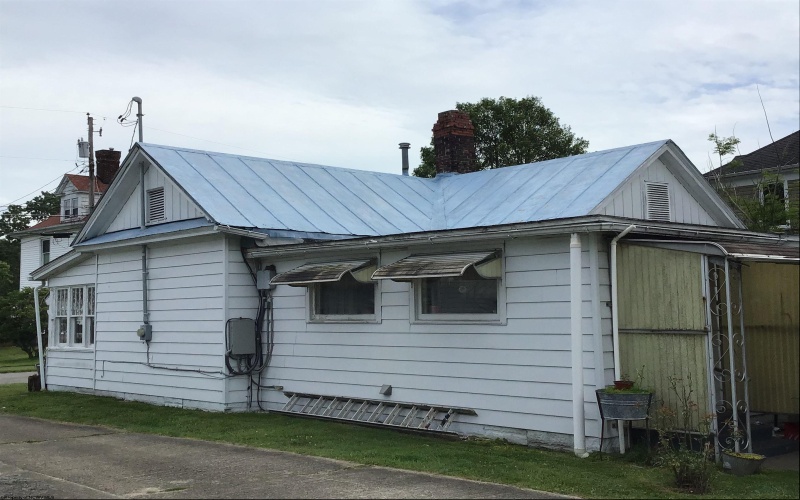 19 Pinnell Street, Buckhannon, West Virginia 26201, 2 Bedrooms Bedrooms, 5 Rooms Rooms,1 BathroomBathrooms,Single Family Detached,For Sale,Pinnell,10165548