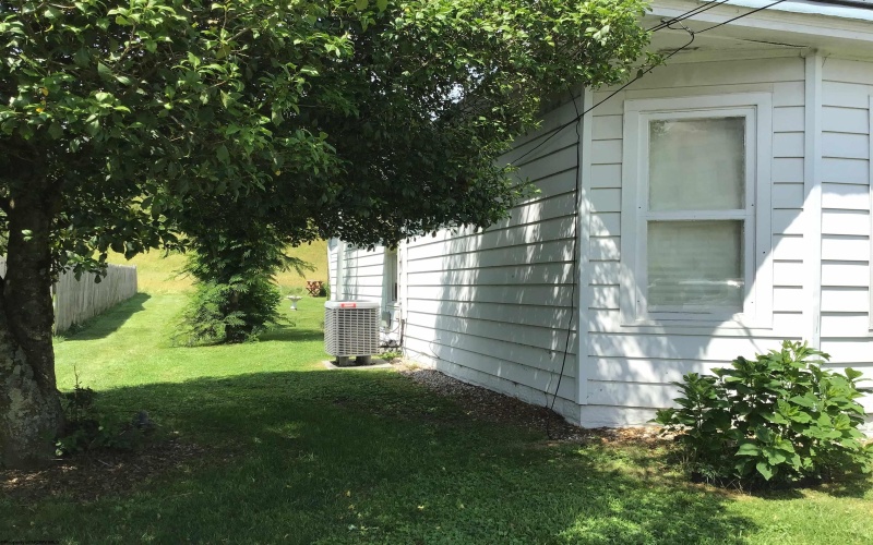 19 Pinnell Street, Buckhannon, West Virginia 26201, 2 Bedrooms Bedrooms, 5 Rooms Rooms,1 BathroomBathrooms,Single Family Detached,For Sale,Pinnell,10165548