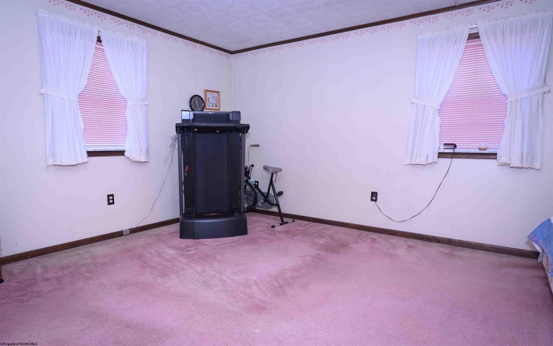 214 Florida Avenue, Westover, West Virginia 26501, 3 Bedrooms Bedrooms, 6 Rooms Rooms,3 BathroomsBathrooms,Single Family Detached,For Sale,Florida,10165550