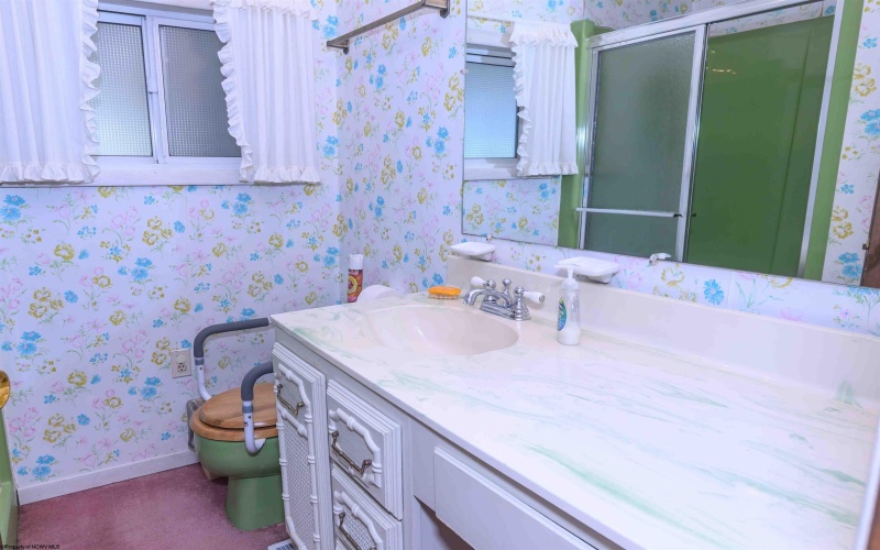 214 Florida Avenue, Westover, West Virginia 26501, 3 Bedrooms Bedrooms, 6 Rooms Rooms,3 BathroomsBathrooms,Single Family Detached,For Sale,Florida,10165550