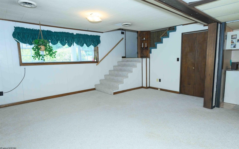 214 Florida Avenue, Westover, West Virginia 26501, 3 Bedrooms Bedrooms, 6 Rooms Rooms,3 BathroomsBathrooms,Single Family Detached,For Sale,Florida,10165550
