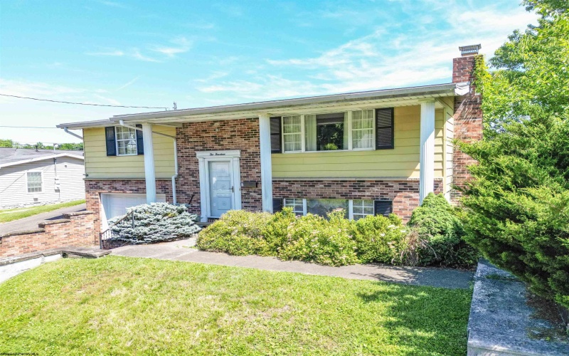 214 Florida Avenue, Westover, West Virginia 26501, 3 Bedrooms Bedrooms, 6 Rooms Rooms,3 BathroomsBathrooms,Single Family Detached,For Sale,Florida,10165550
