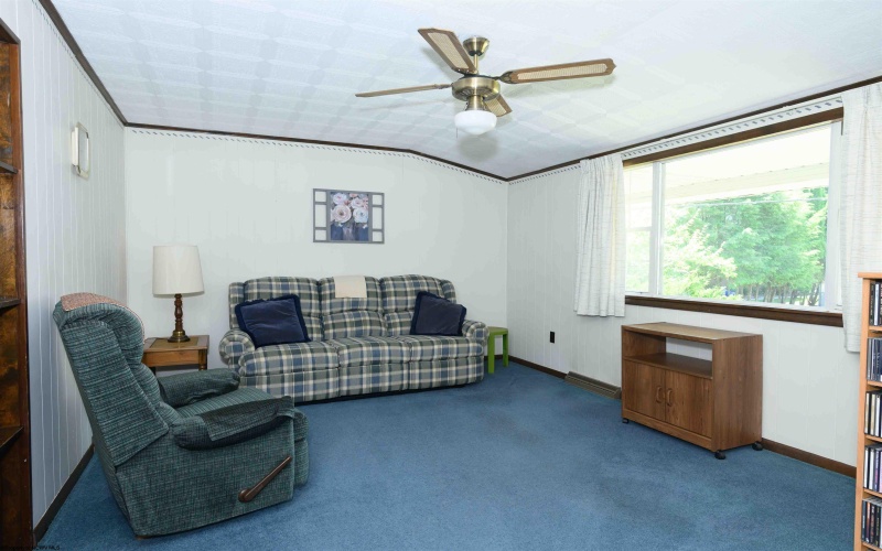214 Florida Avenue, Westover, West Virginia 26501, 3 Bedrooms Bedrooms, 6 Rooms Rooms,3 BathroomsBathrooms,Single Family Detached,For Sale,Florida,10165550