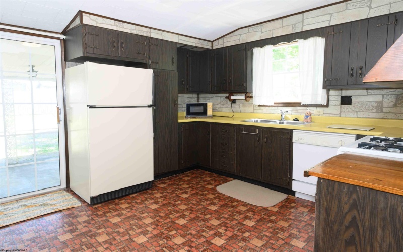 214 Florida Avenue, Westover, West Virginia 26501, 3 Bedrooms Bedrooms, 6 Rooms Rooms,3 BathroomsBathrooms,Single Family Detached,For Sale,Florida,10165550