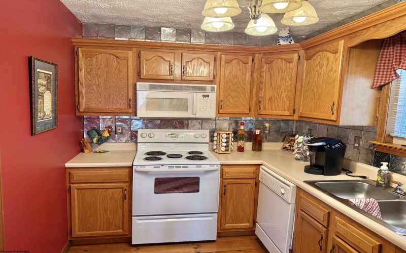 19 Vista Circle, Davis, West Virginia 26260-0000, 3 Bedrooms Bedrooms, 7 Rooms Rooms,2 BathroomsBathrooms,Single Family Detached,For Sale,Vista,10165553