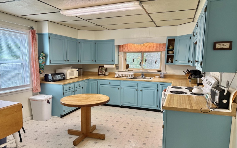 210 Thomas Avenue, Davis, West Virginia 26260-0000, 5 Bedrooms Bedrooms, 10 Rooms Rooms,2 BathroomsBathrooms,Single Family Detached,For Sale,Thomas,10165557