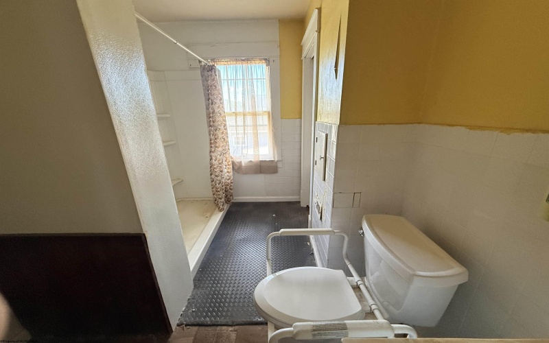 235 Love Avenue, Grafton, West Virginia 26354, 3 Bedrooms Bedrooms, 7 Rooms Rooms,1 BathroomBathrooms,Single Family Detached,For Sale,Love,10165559