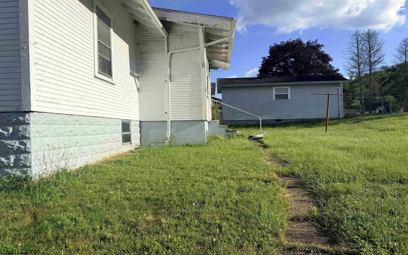 235 Love Avenue, Grafton, West Virginia 26354, 3 Bedrooms Bedrooms, 7 Rooms Rooms,1 BathroomBathrooms,Single Family Detached,For Sale,Love,10165559