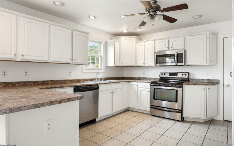 428 Arabela Court, Morgantown, West Virginia 26508, 3 Bedrooms Bedrooms, 7 Rooms Rooms,2 BathroomsBathrooms,Single Family Detached,For Sale,Arabela,10165573