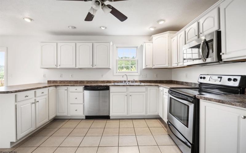 428 Arabela Court, Morgantown, West Virginia 26508, 3 Bedrooms Bedrooms, 7 Rooms Rooms,2 BathroomsBathrooms,Single Family Detached,For Sale,Arabela,10165573