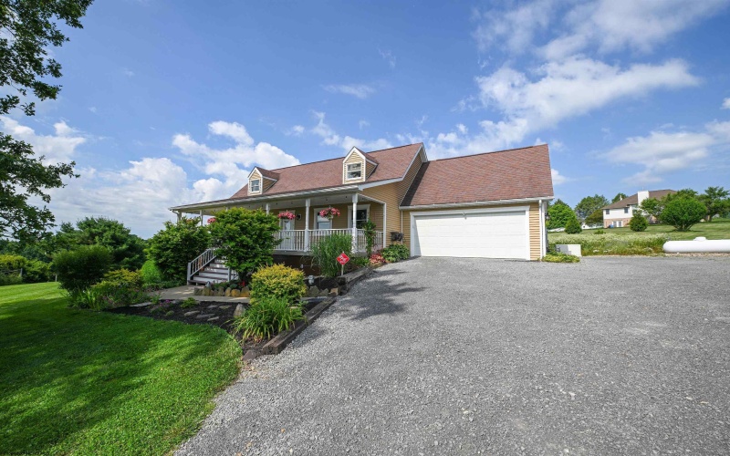 212 Green Valley Drive, Reedsville, West Virginia 26547, 4 Bedrooms Bedrooms, 8 Rooms Rooms,3 BathroomsBathrooms,Single Family Detached,For Sale,Green Valley,10165565