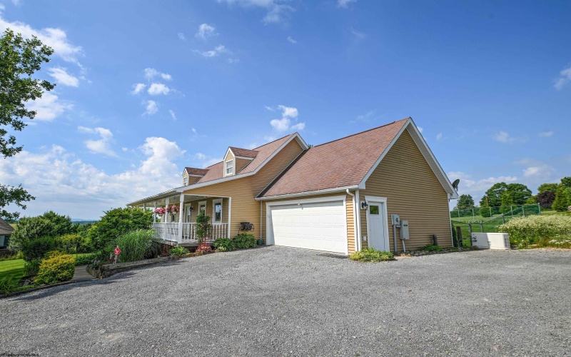 212 Green Valley Drive, Reedsville, West Virginia 26547, 4 Bedrooms Bedrooms, 8 Rooms Rooms,3 BathroomsBathrooms,Single Family Detached,For Sale,Green Valley,10165565