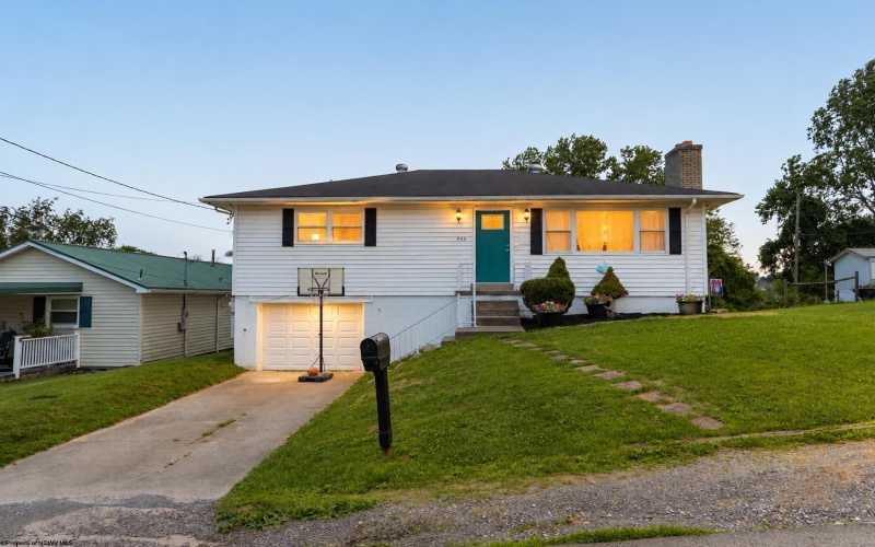 406 Grand Avenue, Bridgeport, West Virginia 26330, 3 Bedrooms Bedrooms, 8 Rooms Rooms,1 BathroomBathrooms,Single Family Detached,For Sale,Grand,10165569