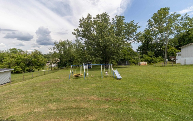 406 Grand Avenue, Bridgeport, West Virginia 26330, 3 Bedrooms Bedrooms, 8 Rooms Rooms,1 BathroomBathrooms,Single Family Detached,For Sale,Grand,10165569
