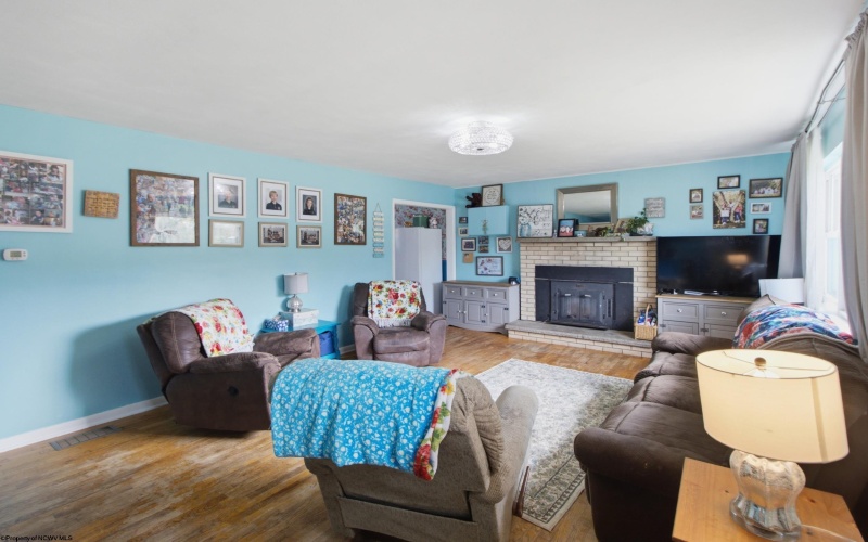 406 Grand Avenue, Bridgeport, West Virginia 26330, 3 Bedrooms Bedrooms, 8 Rooms Rooms,1 BathroomBathrooms,Single Family Detached,For Sale,Grand,10165569