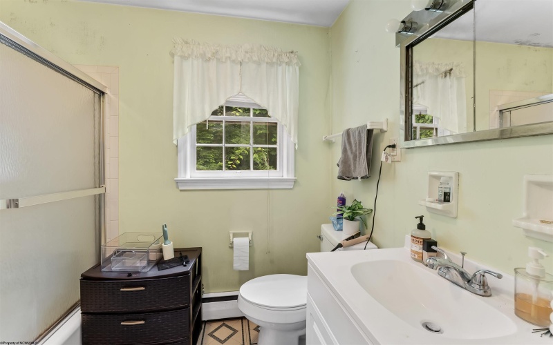 512 Beverly Avenue, Morgantown, West Virginia 26505, ,Multi-unit/income,For Sale,Beverly,10165595