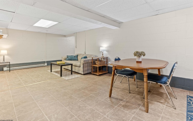 512 Beverly Avenue, Morgantown, West Virginia 26505, ,Multi-unit/income,For Sale,Beverly,10165595