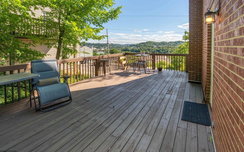 512 Beverly Avenue, Morgantown, West Virginia 26505, ,Multi-unit/income,For Sale,Beverly,10165595