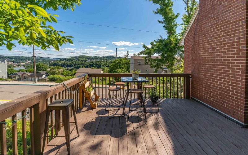 512 Beverly Avenue, Morgantown, West Virginia 26505, ,Multi-unit/income,For Sale,Beverly,10165595