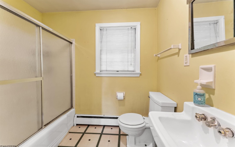 512 Beverly Avenue, Morgantown, West Virginia 26505, ,Multi-unit/income,For Sale,Beverly,10165595