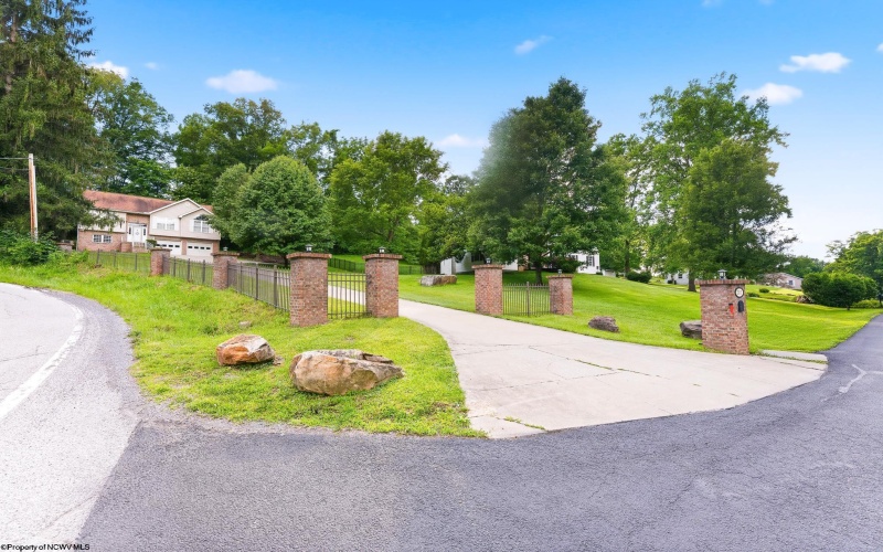 201 Jenny Lynn Estates, Morgantown, West Virginia 26508, 3 Bedrooms Bedrooms, 7 Rooms Rooms,3 BathroomsBathrooms,Single Family Detached,For Sale,Jenny Lynn,10165589