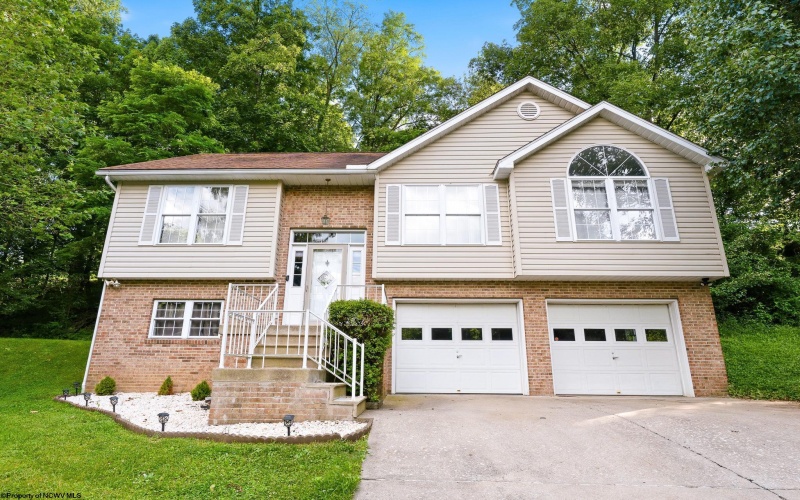 201 Jenny Lynn Estates, Morgantown, West Virginia 26508, 3 Bedrooms Bedrooms, 7 Rooms Rooms,3 BathroomsBathrooms,Single Family Detached,For Sale,Jenny Lynn,10165589