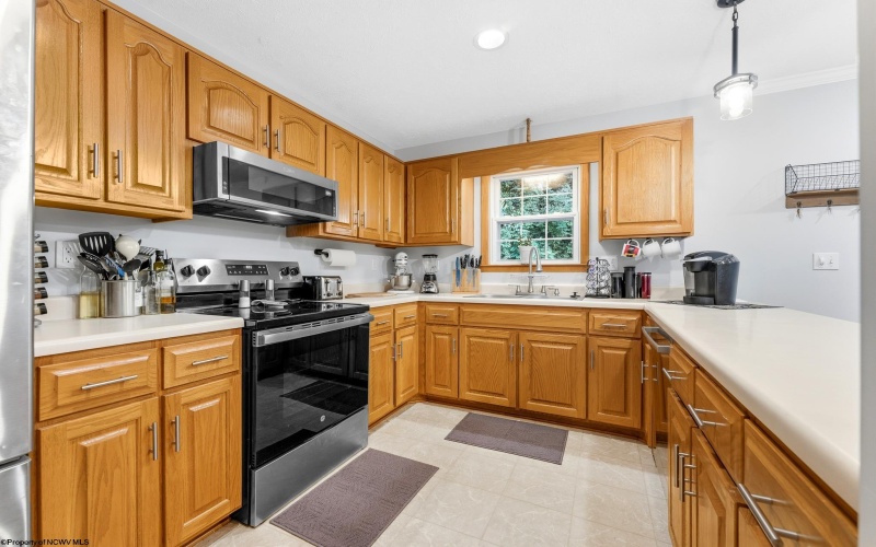 201 Jenny Lynn Estates, Morgantown, West Virginia 26508, 3 Bedrooms Bedrooms, 7 Rooms Rooms,3 BathroomsBathrooms,Single Family Detached,For Sale,Jenny Lynn,10165589