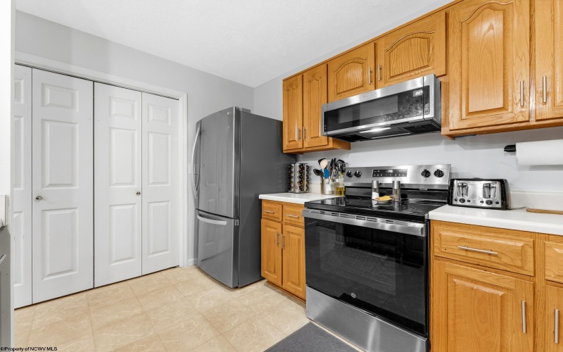 201 Jenny Lynn Estates, Morgantown, West Virginia 26508, 3 Bedrooms Bedrooms, 7 Rooms Rooms,3 BathroomsBathrooms,Single Family Detached,For Sale,Jenny Lynn,10165589
