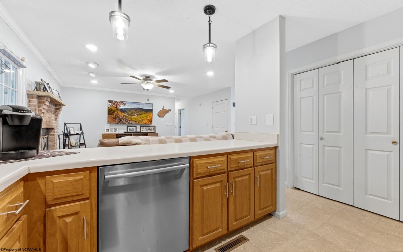 201 Jenny Lynn Estates, Morgantown, West Virginia 26508, 3 Bedrooms Bedrooms, 7 Rooms Rooms,3 BathroomsBathrooms,Single Family Detached,For Sale,Jenny Lynn,10165589